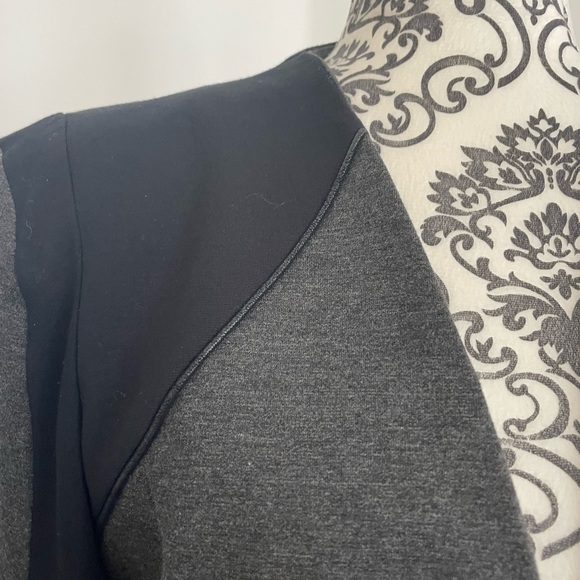 Gorgeous two tone jacket - Picture 3 of 6